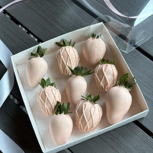 Pembe Çikolata Kaplamalı Çilek