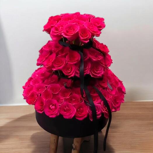 201 Gul Ayaklı 3 Katlı Kutuda Gul Çiçek Aranjmanı