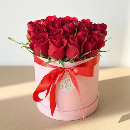 Kutuda Kırmızı Guller - 21 Adet Taze Kırmızı Gul Aranjmanı