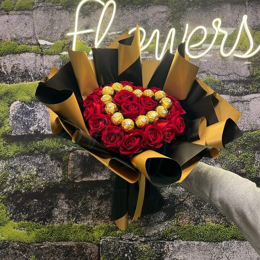 Yapay Kalp Çikolata ve Kırmızı Guller