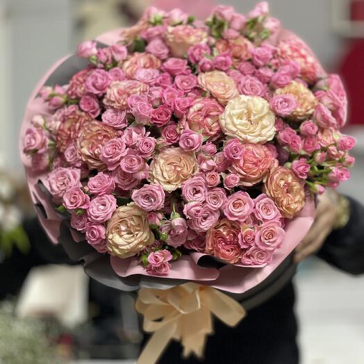 Buyuk Kutuda çardak gul ve pembe gul