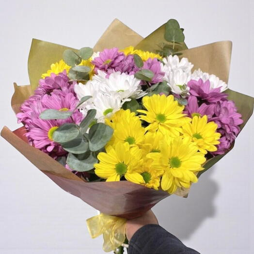Renklerin Uyumu: Pembe, Beyaz ve Sarı Papatya Buketi