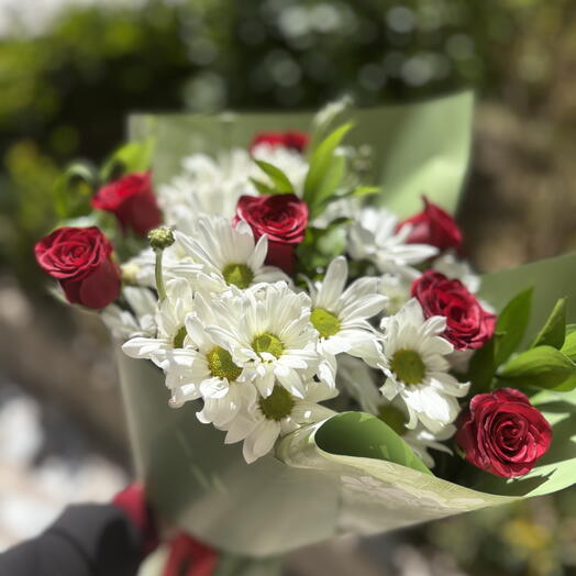 Papatya ve Kırmızı Gul Buketi Sevgiliye Çiçek Gonder Romantik Buket