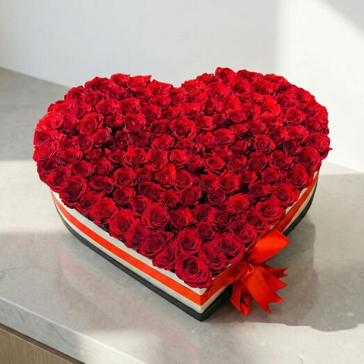 Kalp Kutuda Kırmızı Gul