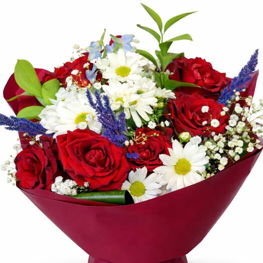 Red rose and daisy bouquet