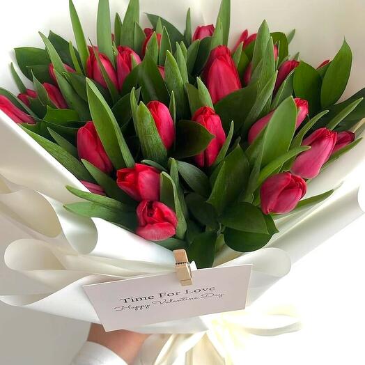 Kırmızı Lale Buketi – Aşkın Zarif Dili