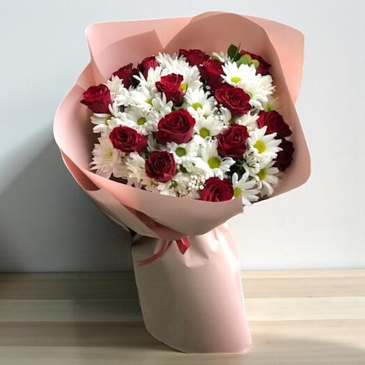 Beyaz Papatya Kırmızı Gul Buketi