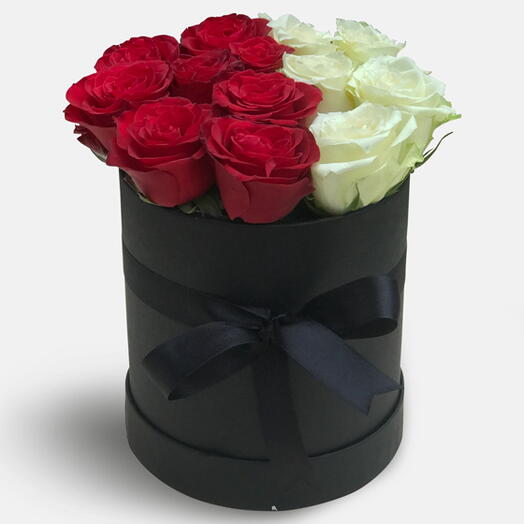 Kutuda Kırmızı ve Beyaz Guller