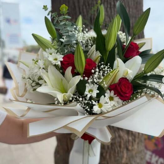 Bouquet of lilies, red roses and daisies
