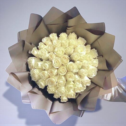 Sadelik ve Zarafetin İfadesi 61 Beyaz Gul Buketi