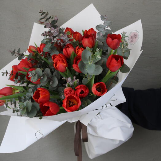 Kırmızı Lale   Okaliptus Buketi