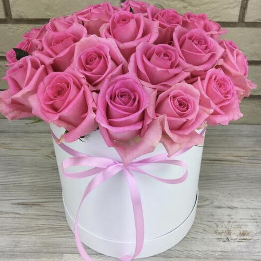 25 pink roses box