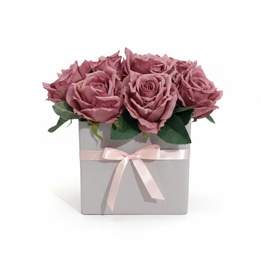 Kutuda toz pembe çiçekler