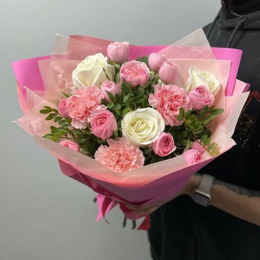 Romantik Guller ve Pembe Dianthus