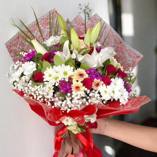 Kırmızı detaylı buket