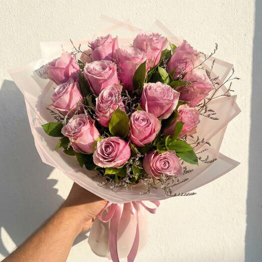Душистые розовые розы