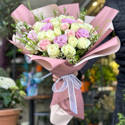 Pembe ve Beyaz Gul Buketi