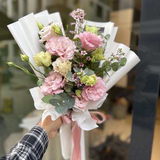 Pembe lisyantus beyaz