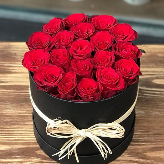 Kutuda gul aranjmanı