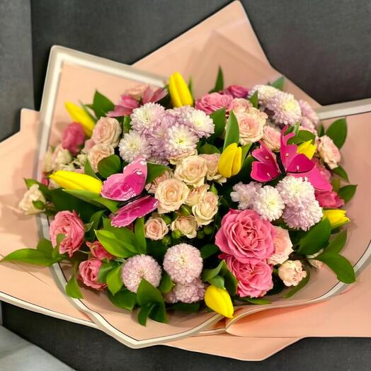 Kelebekli Sarı Lale ve Pembe Gul Buketi