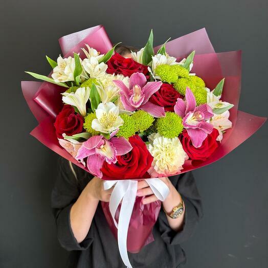 Orkide, gul ve alstromeria buketi