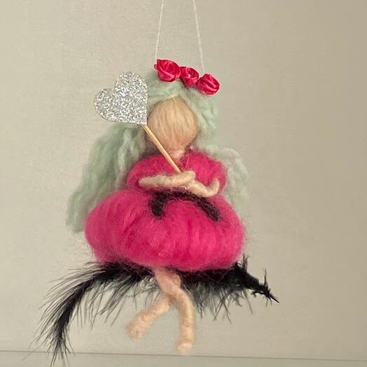 Dekoratif  sallanan Keçe bebek