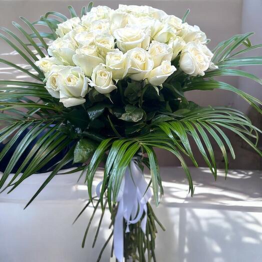 Beyaz Gul Buketi – Zarafetin ve Saflığın Simgesi