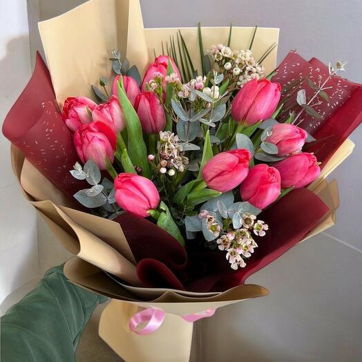 Pink tulip bouquet