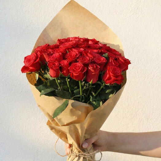 Kahverengi Ambalaj Kağıdında 41 Kırmızı Gul Buketi