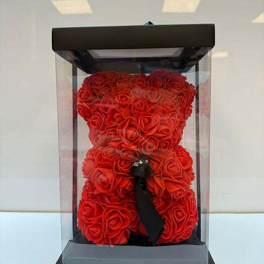 Мишка с красной розой в коробке – романтичный подарок с неувядающей искусственной розой