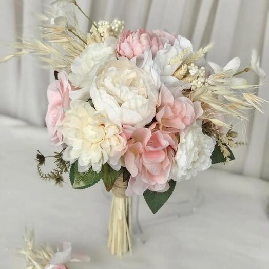 Soft pembe krem arajman buketi