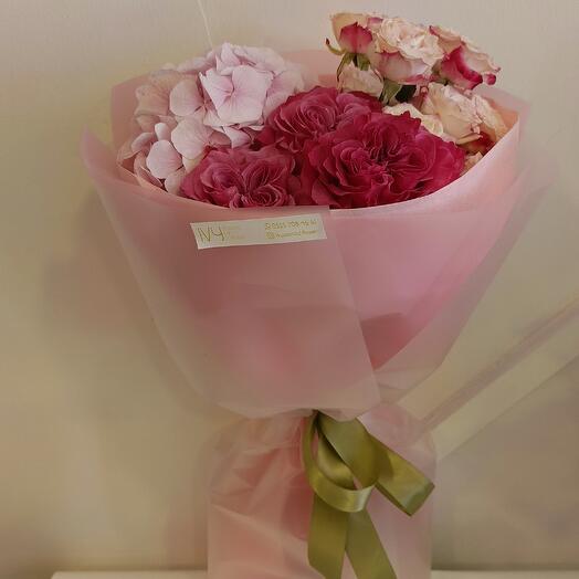 Pembe ortanca buketi