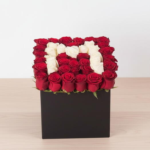 Kutuda gul arajmanı