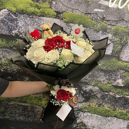 Beyaz Gul Kırmızı Gul Buketi