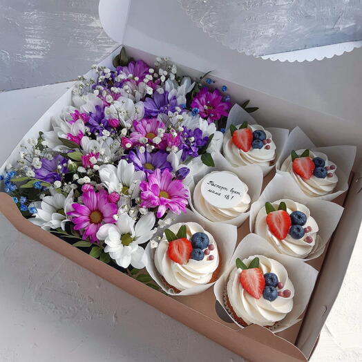 Cupcakes   Fresh Flowers Gift Box 💐🧁