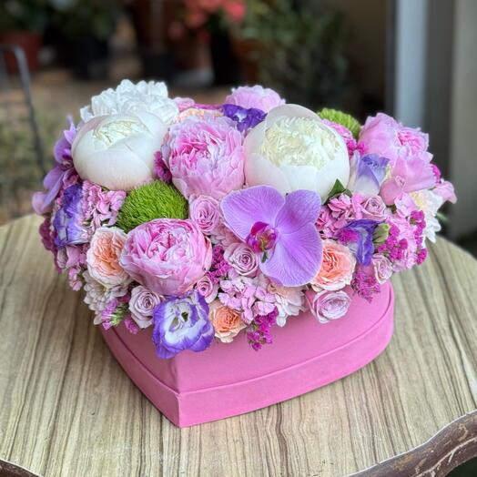 Kalp Kutuda Şakayıklar ve Guller