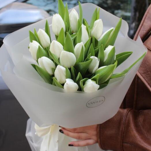 17 Beyaz Lale Buketi