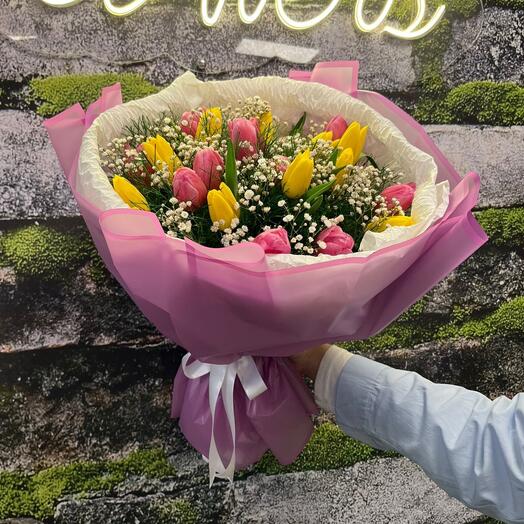 🌷 Pembe Sarı Lale Buketi – Neşenin ve Zarafetin Renkli Uyumu 💛💗