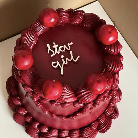 Kırmızı Vişneli Pasta