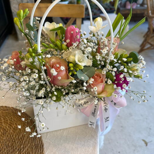 Boxed arrangement with pink roses