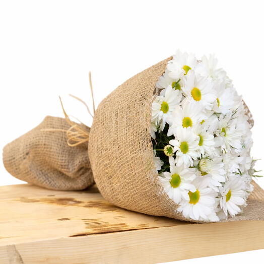 Ромашки в плетёных корзинах