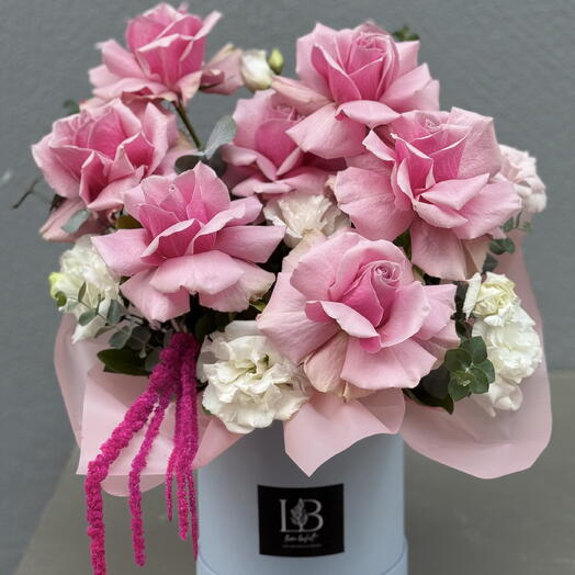 Dışa kıvrılmış gül