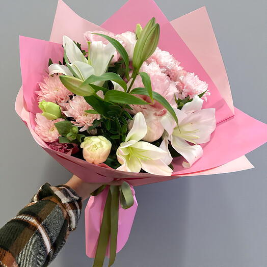 Pembe papatyalar ve lilyum