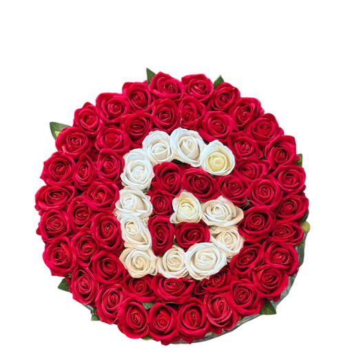 Персонализированная композиция искусственных роз с буквенным дизайном – красные   белые розы