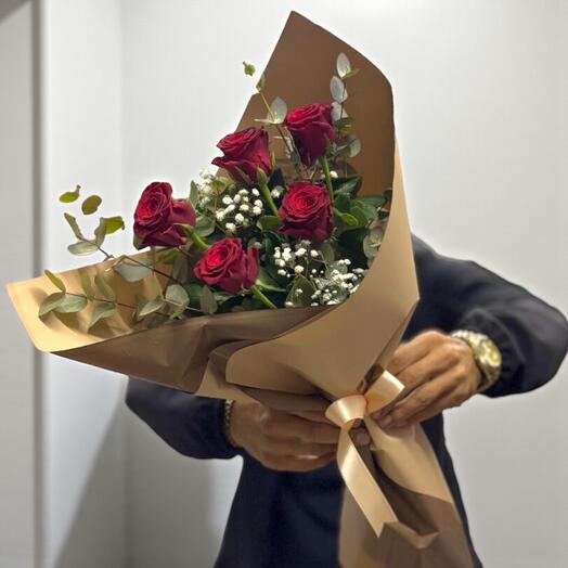 5 Kırmızı Gul Buketi – Romantik ve Zarif Seçim