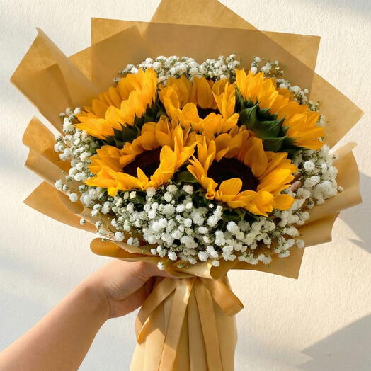 Kahverengi Ambalaj Kağıdında Ayçiçeği Buketi