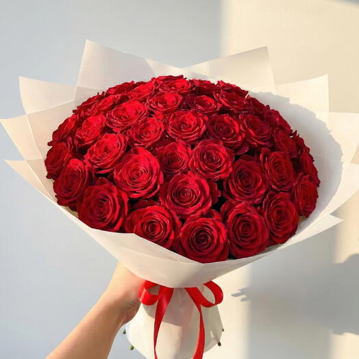 Aşkın Simgesi: 51 Kırmızı Gul Buketi
