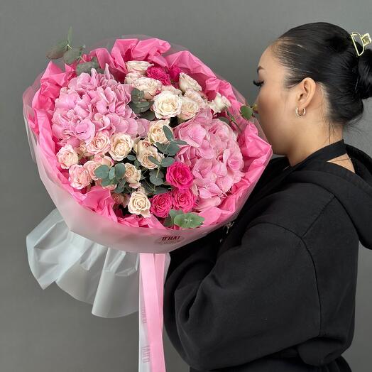 Hydrangea, sprey roses mix bouquet