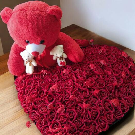 Kalpli Kutuda çiçekler