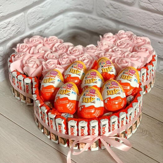 Canlı gul ve kinder joy